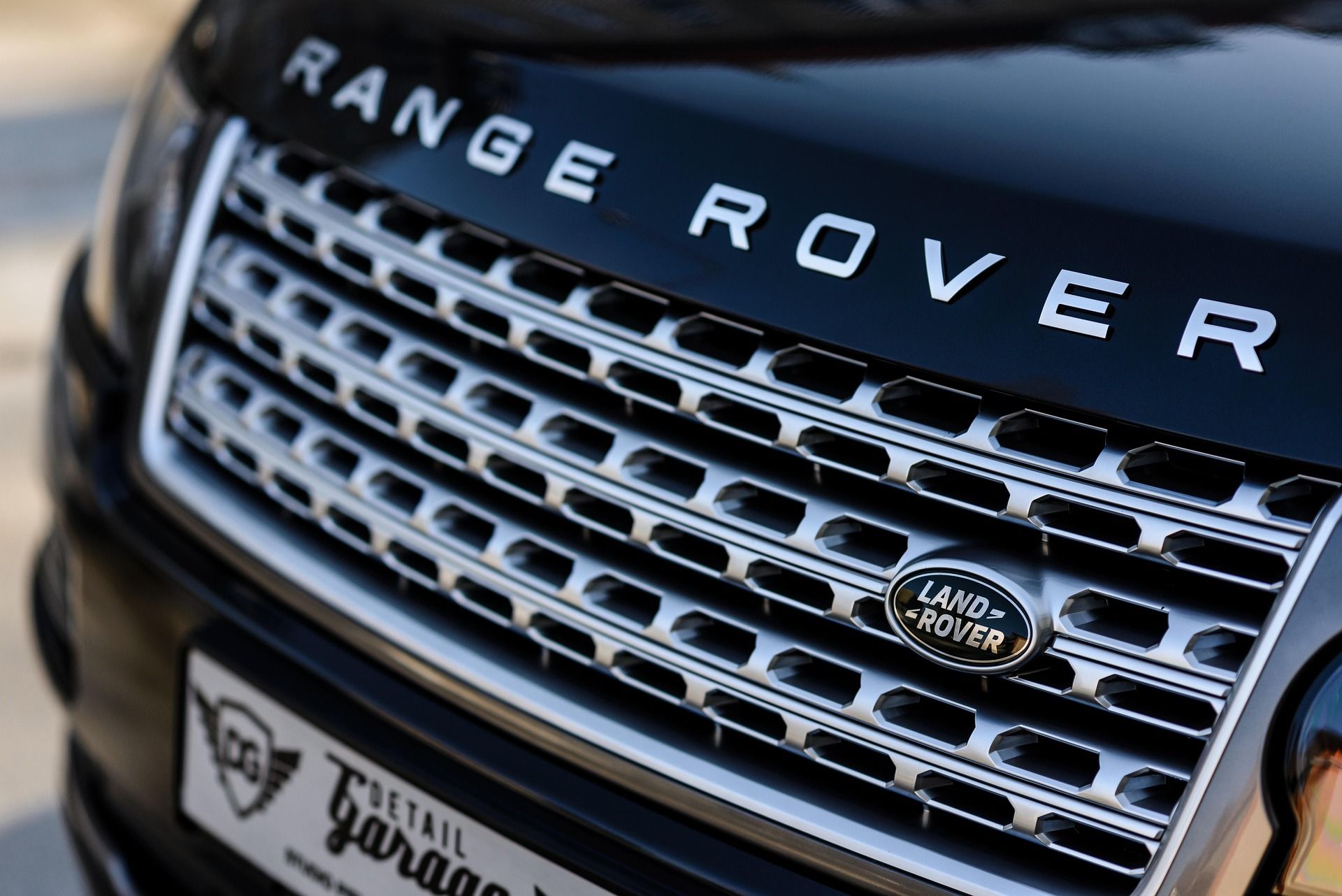 Range Rover Maskara Hakersi zaustavili proizvodnju Jaguar Land Rovera | BizSrbija